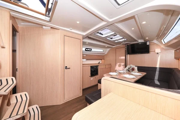 Bavaria 41 Cruiser - Boatscribe.com