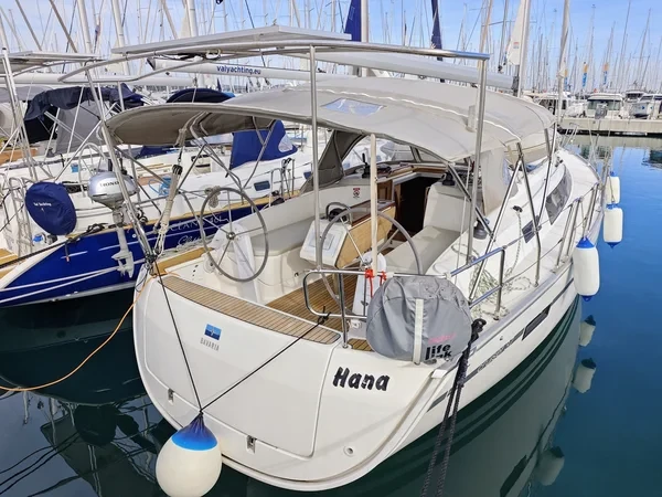 Bavaria 37 Cruiser - Boatscribe.com