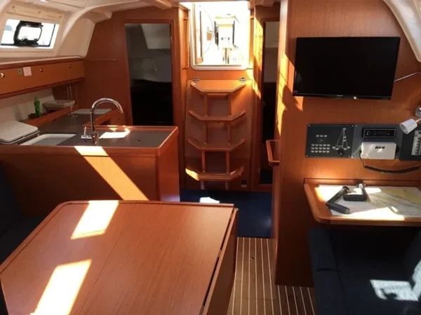 Bavaria 37 Cruiser - Boatscribe.com