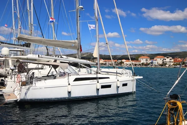 Oceanis 34.1 - Boatscribe.com