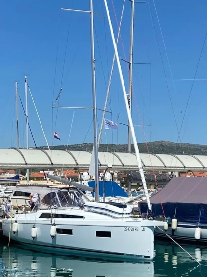 Oceanis 34.1 - Boatscribe.com
