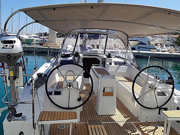 Oceanis 34.1 - Boatscribe.com