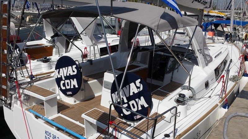 Oceanis 38 - 3 cab. - Boatscribe.com