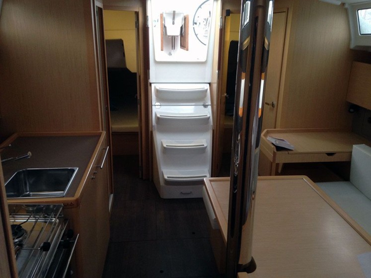 Oceanis 38 - 3 cab. - Boatscribe.com
