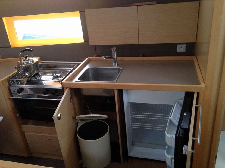 Oceanis 38 - 3 cab. - Boatscribe.com