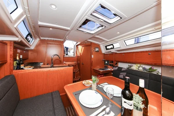 Bavaria 34 Cruiser - Boatscribe.com