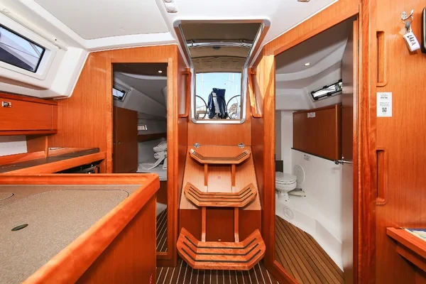 Bavaria 34 Cruiser - Boatscribe.com