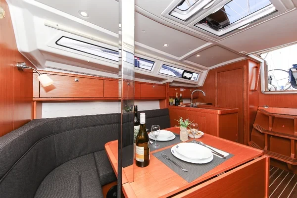 Bavaria 34 Cruiser - Boatscribe.com