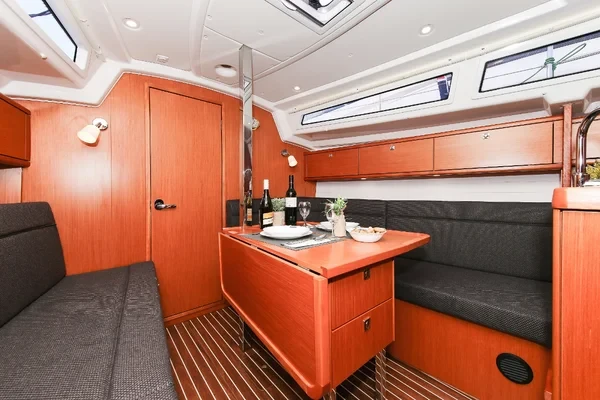 Bavaria 34 Cruiser - Boatscribe.com