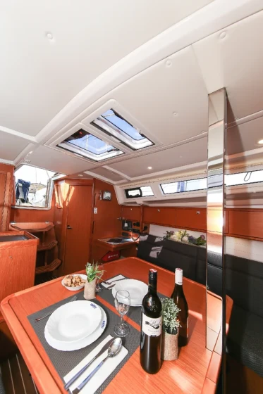 Bavaria 34 Cruiser - Boatscribe.com