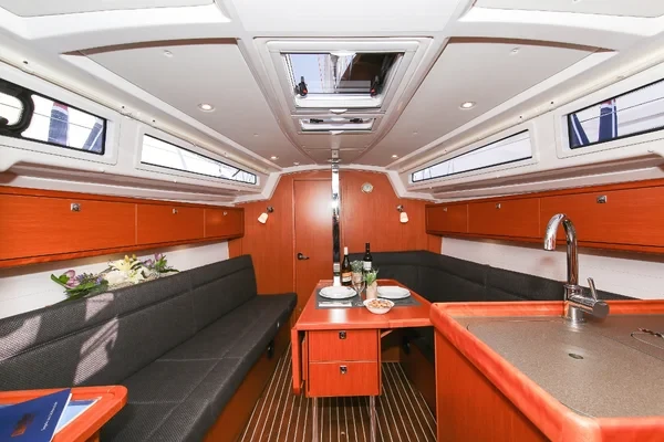 Bavaria 34 Cruiser - Boatscribe.com