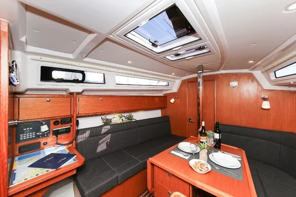 Bavaria 34 Cruiser - Boatscribe.com