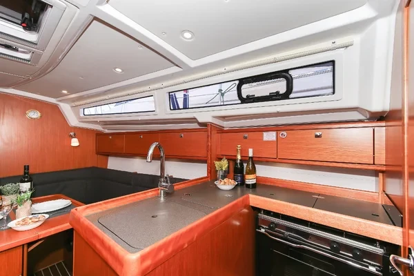 Bavaria 34 Cruiser - Boatscribe.com