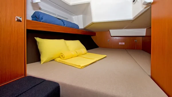 Bavaria 37 Cruiser - Boatscribe.com