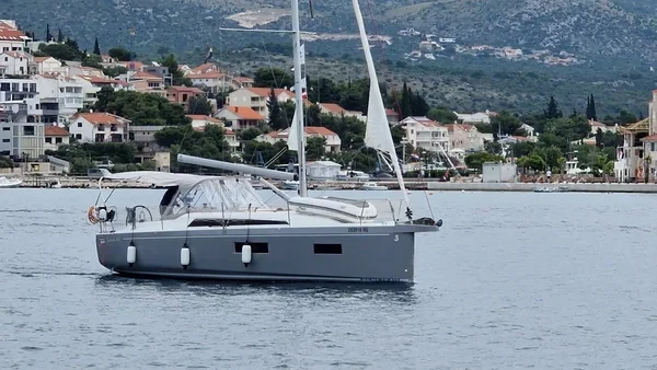 Oceanis 34.1 - Boatscribe.com