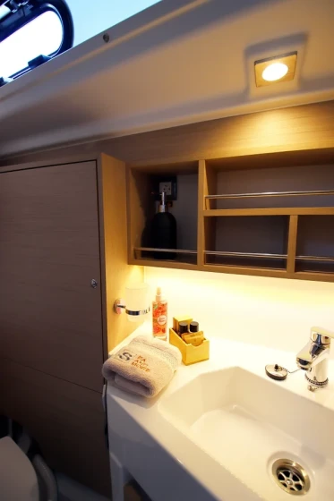 Oceanis 34.1 - Boatscribe.com