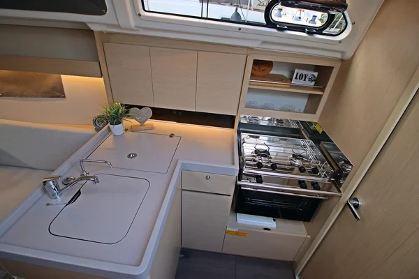 Oceanis 34.1 - Boatscribe.com