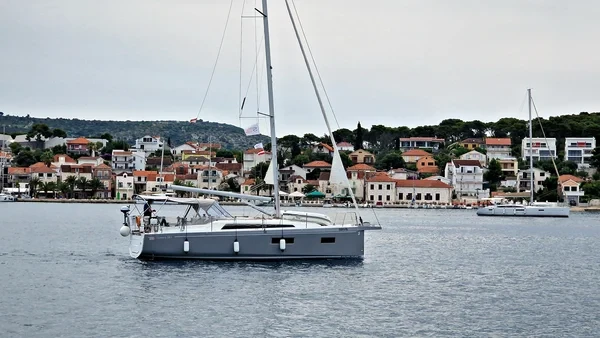Oceanis 34.1 - Boatscribe.com