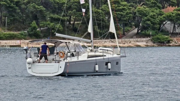 Oceanis 34.1 - Boatscribe.com