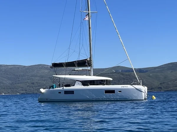 Lagoon 42 - Boatscribe.com