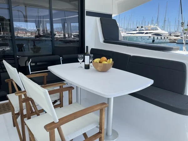 Lagoon 42 - Boatscribe.com