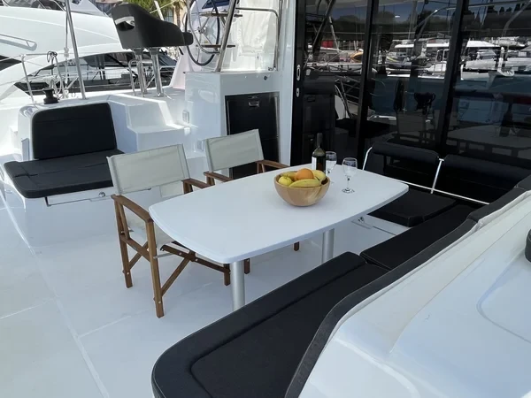 Lagoon 42 - Boatscribe.com