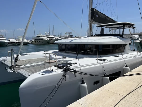 Lagoon 42 - Boatscribe.com