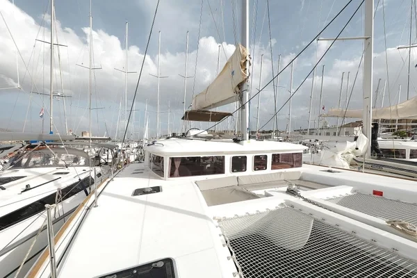 Lagoon 450 F - Boatscribe.com