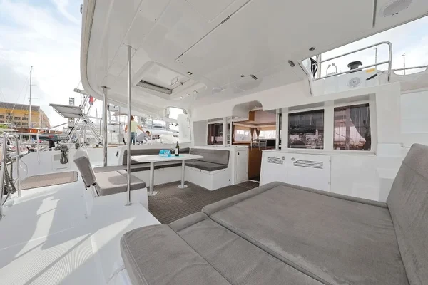 Lagoon 450 F - Boatscribe.com