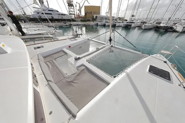 Lagoon 450 F - Boatscribe.com