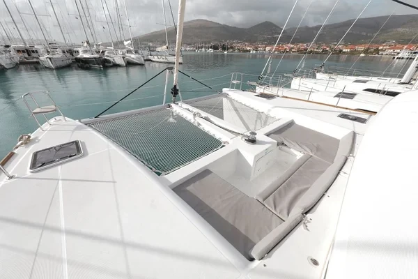 Lagoon 450 F - Boatscribe.com