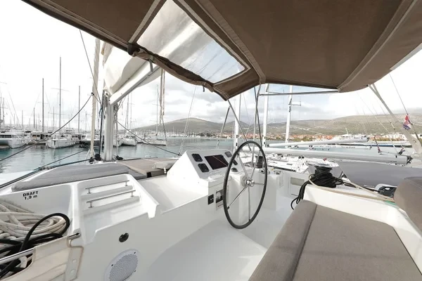 Lagoon 450 F - Boatscribe.com