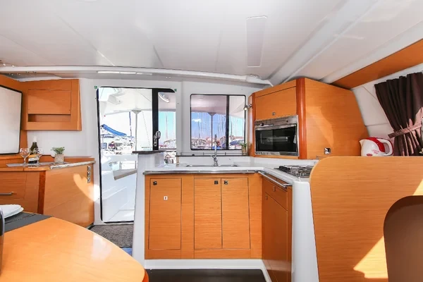 Lipari 41 - Boatscribe.com