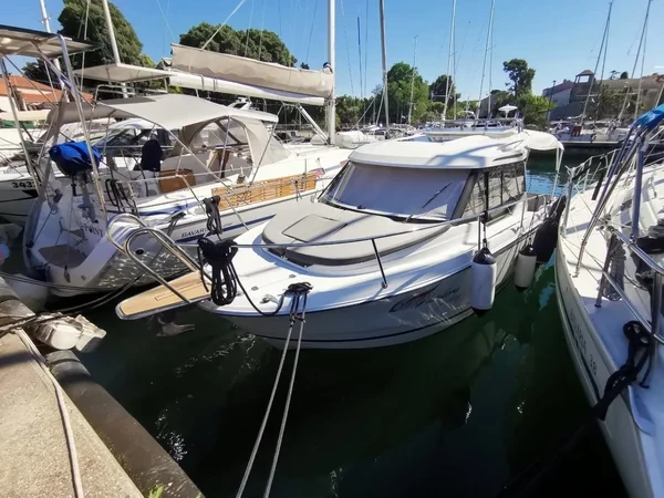 Merry Fisher 795 - Boatscribe.com