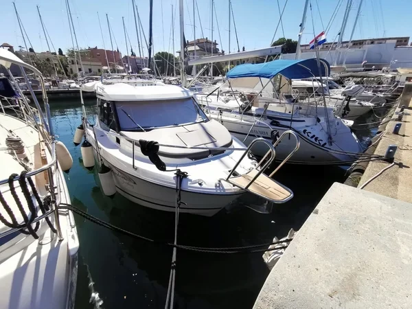 Merry Fisher 795 - Boatscribe.com