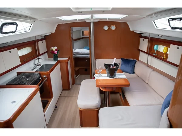 Oceanis 40 - Boatscribe.com