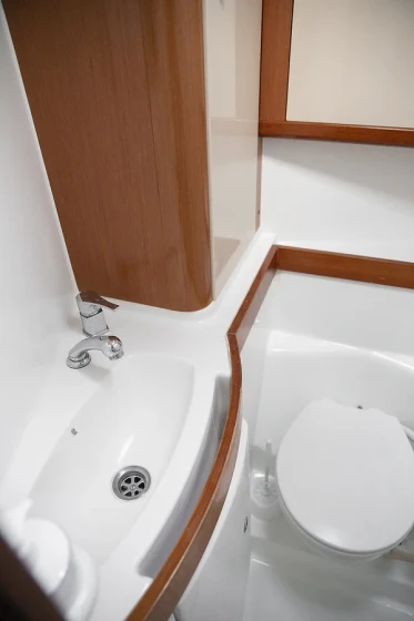 Oceanis 40 - Boatscribe.com