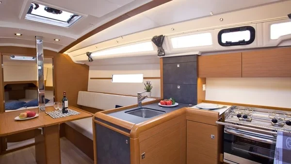 Sun Odyssey 349 - Boatscribe.com