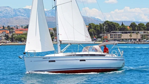 Bavaria 37 Cruiser - Boatscribe.com