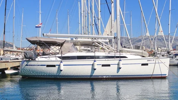 Bavaria 37 Cruiser - Boatscribe.com