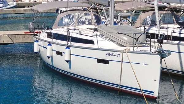 Bavaria 37 Cruiser - Boatscribe.com