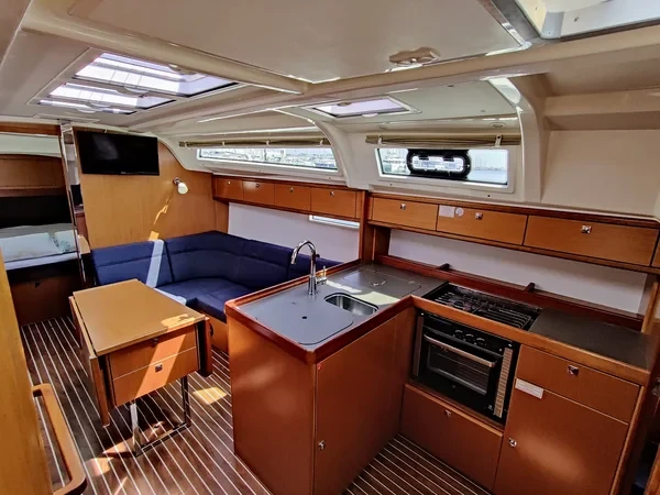 Bavaria 37 Cruiser - Boatscribe.com