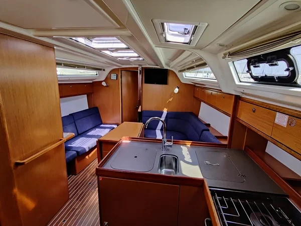 Bavaria 37 Cruiser - Boatscribe.com