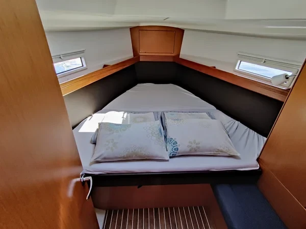 Bavaria 37 Cruiser - Boatscribe.com