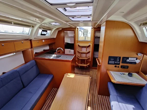 Bavaria 37 Cruiser - Boatscribe.com