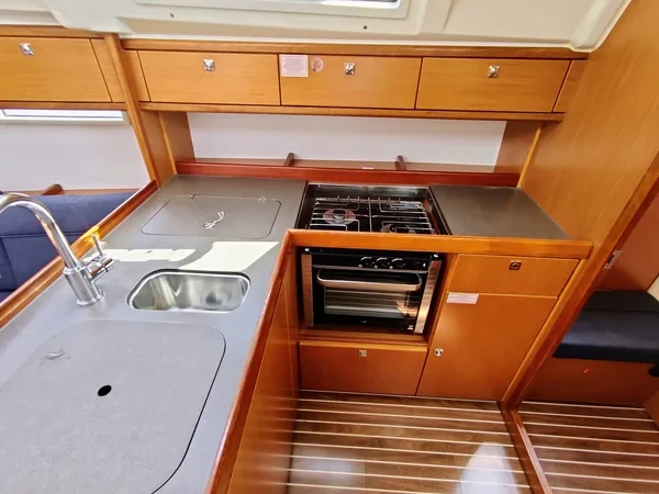 Bavaria 37 Cruiser - Boatscribe.com