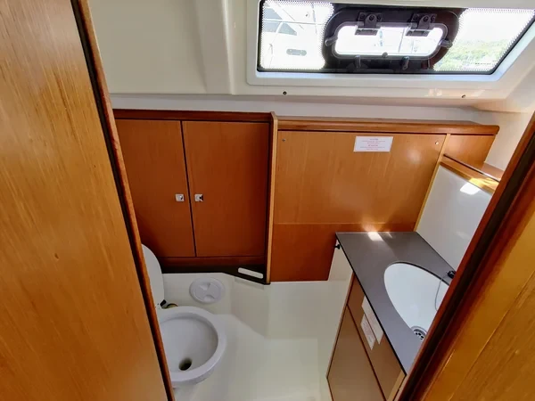 Bavaria 37 Cruiser - Boatscribe.com