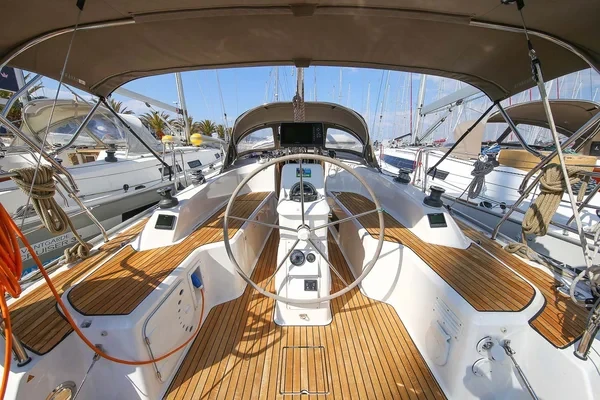 Bavaria 33 Cruiser - Boatscribe.com