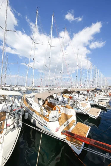 Bavaria 33 Cruiser - Boatscribe.com