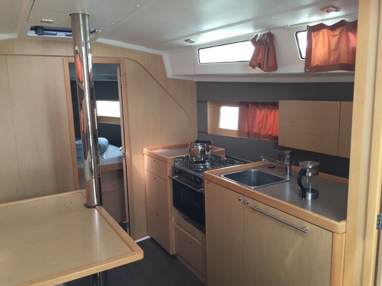 Oceanis 38 - 3 cab. - Boatscribe.com
